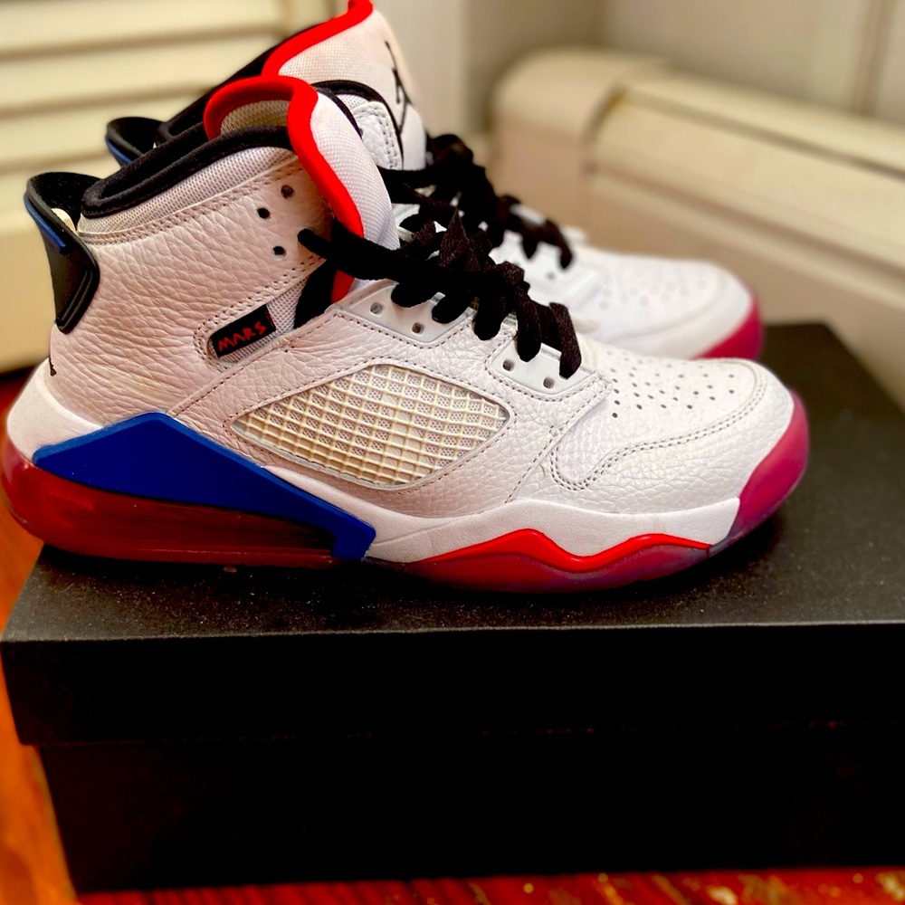 ❗SOLD❗Jordan Mars 270 6.5Y= 7.5/8 women’s